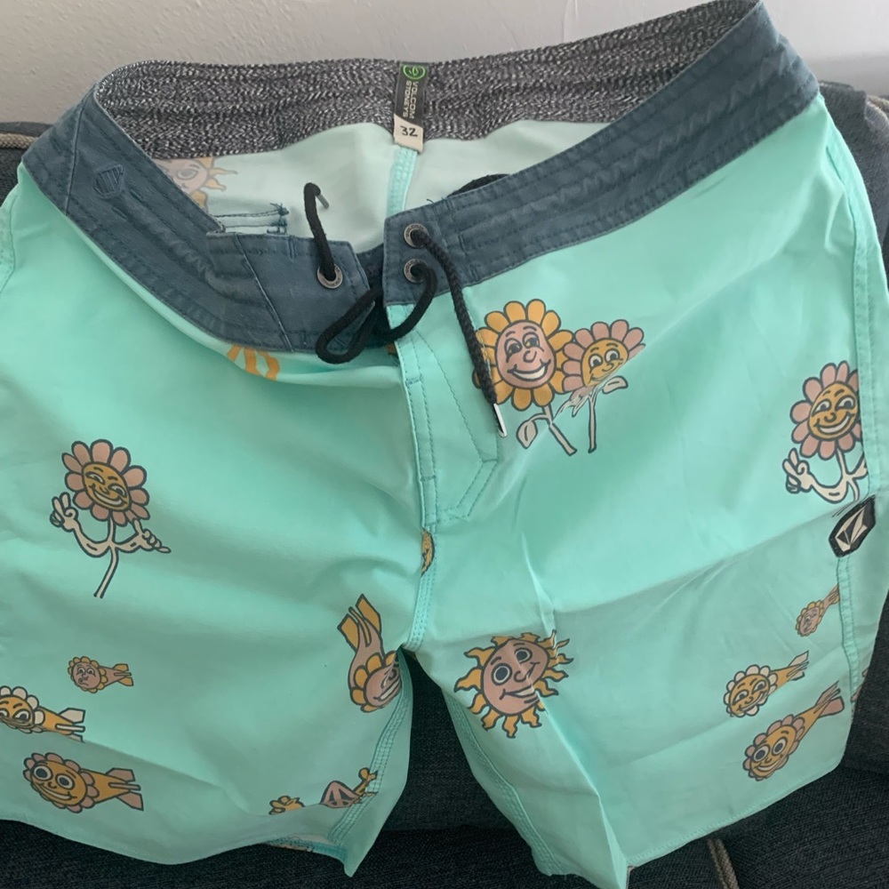 Bolco boardshorts size 32 never worn